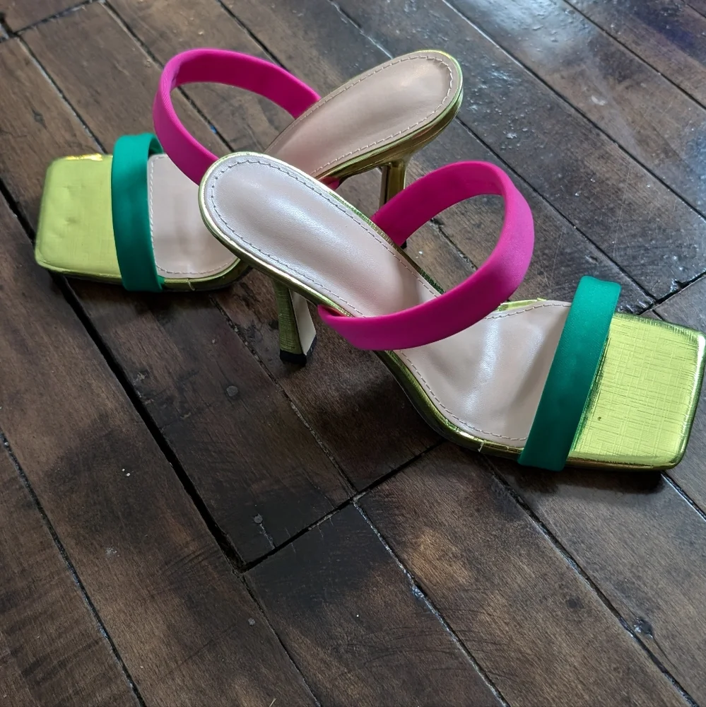 Sandals - Picture 1 of 2